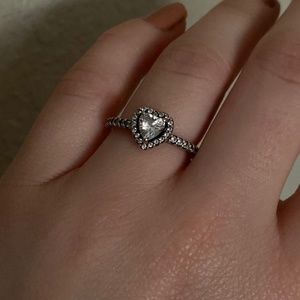 Women’s silver pandora Ring